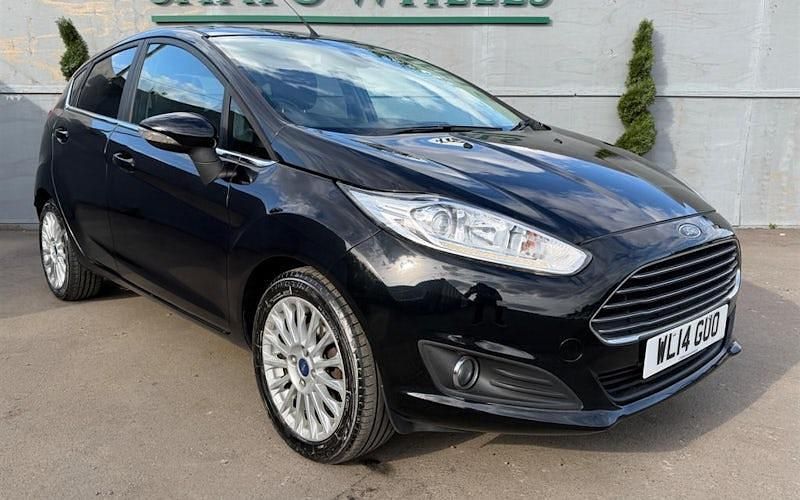 Begagnad Ford Fiesta Titanium 105 HK (77 kW) 2015 Halvkombi