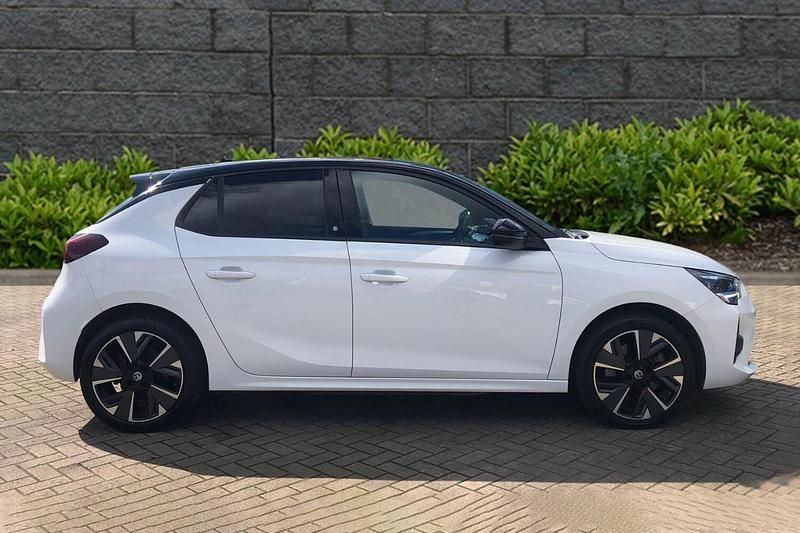 Used Vauxhall Corsa-e SRi 98 kW (134 HP) 2021 White Hatchback