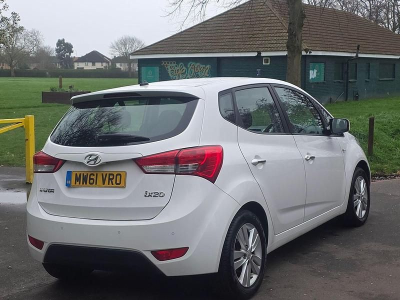 Used Hyundai ix20 Active 125 HP (91 kW) 2012 White Hatchback