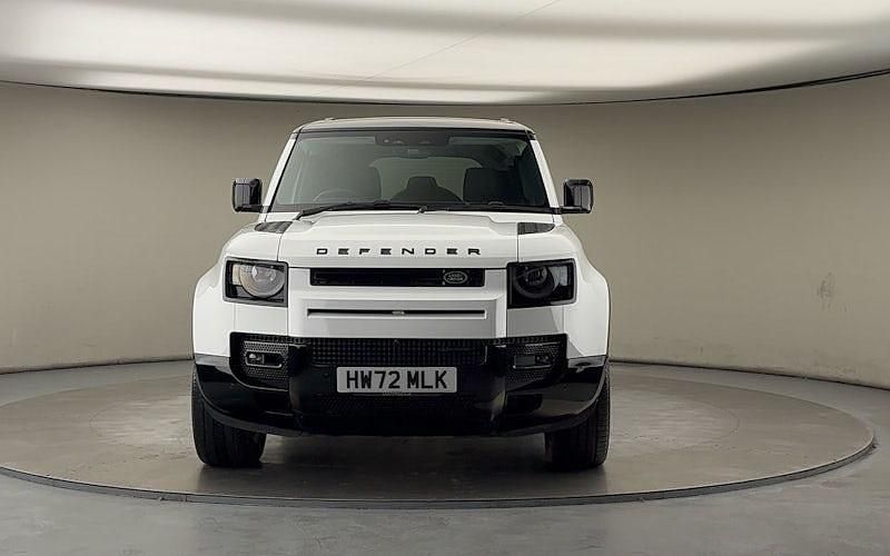 Used Land Rover Defender SE Dynamic 404 HP (297 kW) 2023 Fuji white SUV