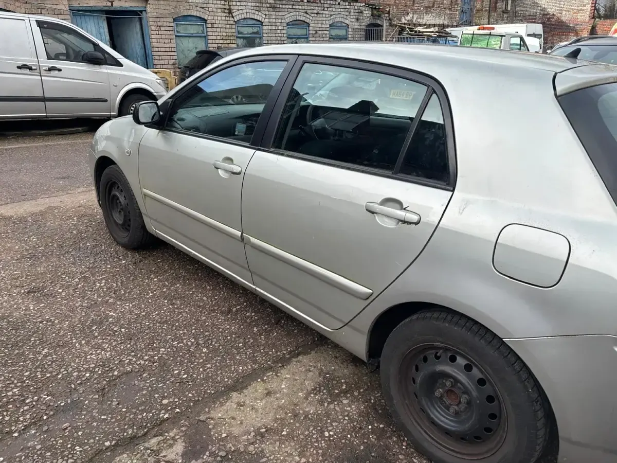 Usado Toyota Corolla T2 97 HP (71 kW) 2006 Prateado Citadino