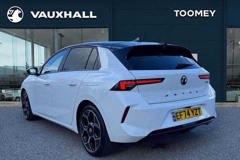 Used Vauxhall Astra Ultimate 178 HP (130 kW) 2024 White Hatchback