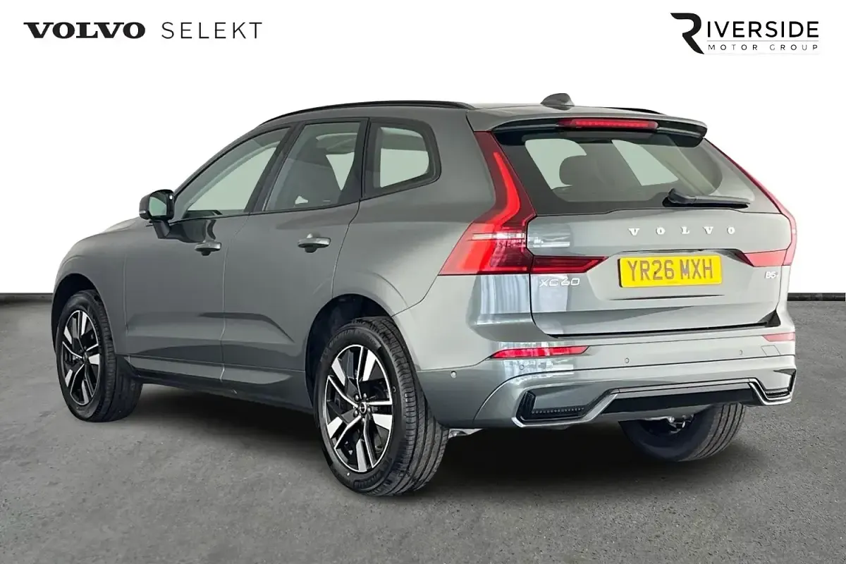 New Volvo XC60 Plus 250 HP (183 kW) 2026 Green SUV