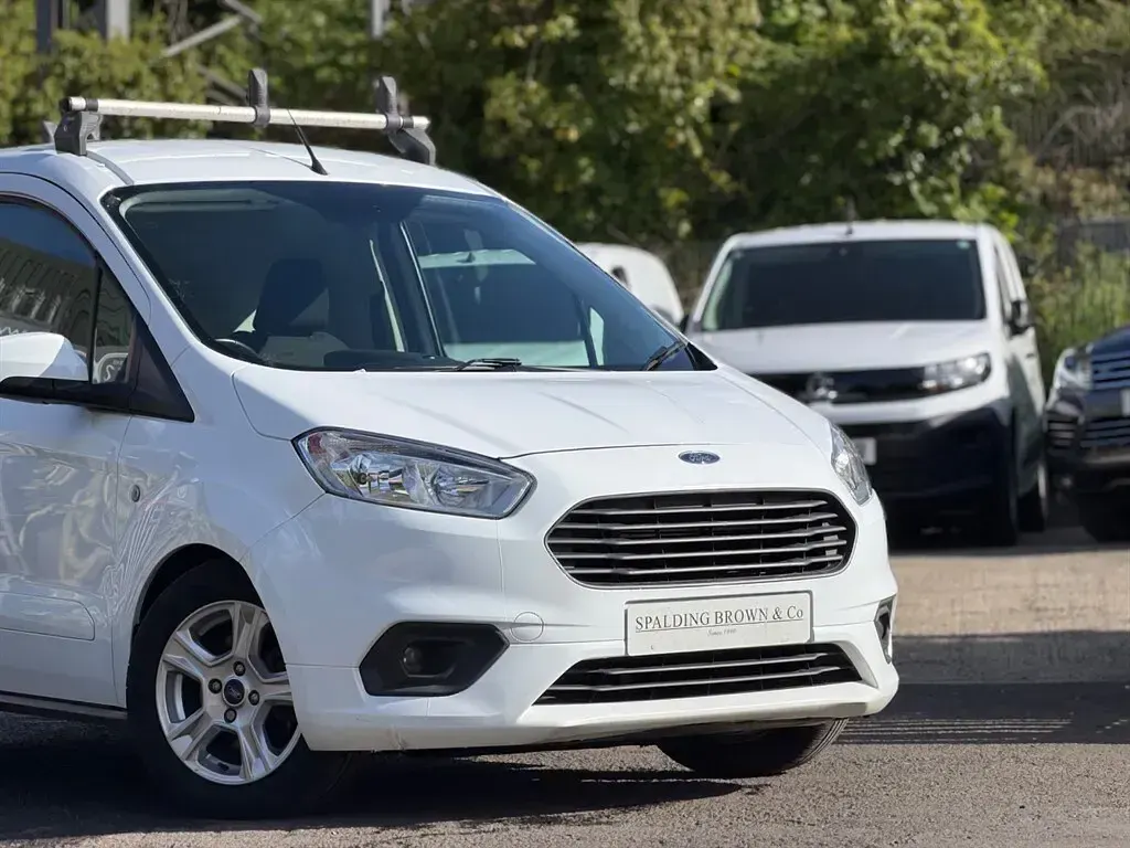 Used Ford Transit Courier Limited 100 HP (73 kW) 2021 White Van