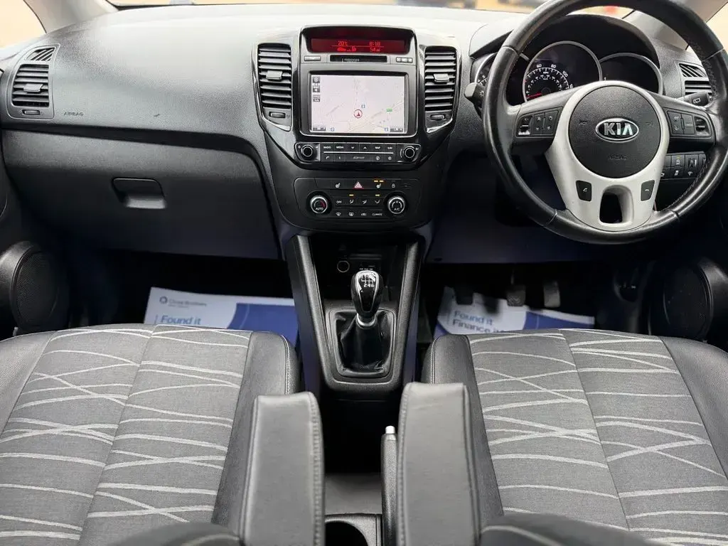 Used Kia Venga 125 HP (91 kW) 2018 Red Hatchback