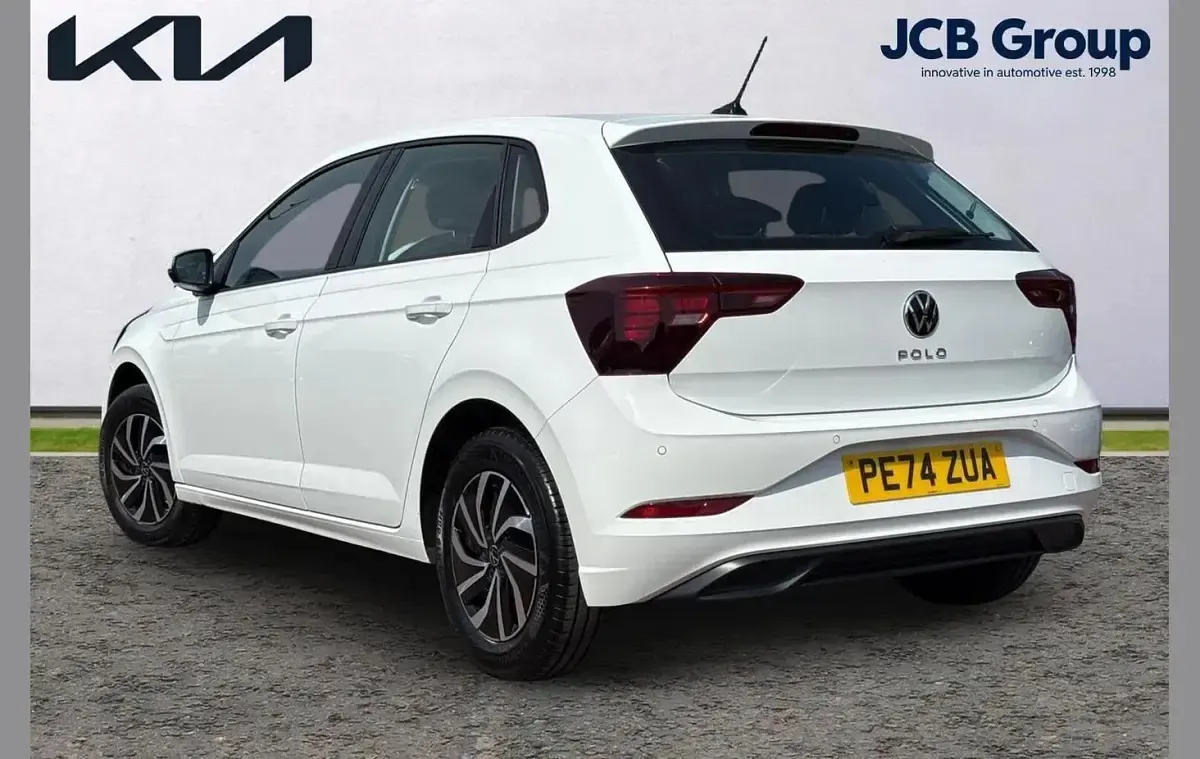 Used VW Polo Life 79 HP (58 kW) 2024 White Hatchback