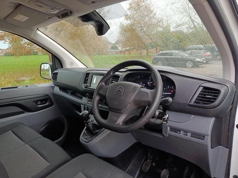 Used Citroën Dispatch 142 HP (104 kW) 2022 White MPV