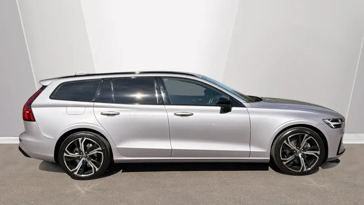 Used Volvo V60 Plus 197 HP (144 kW) 2025 Silver Estate