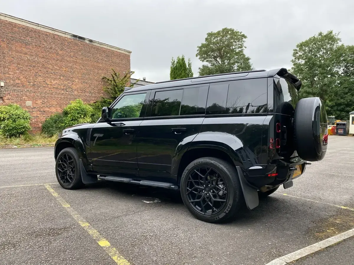 Used Land Rover Defender SE Dynamic 2025 Black SUV