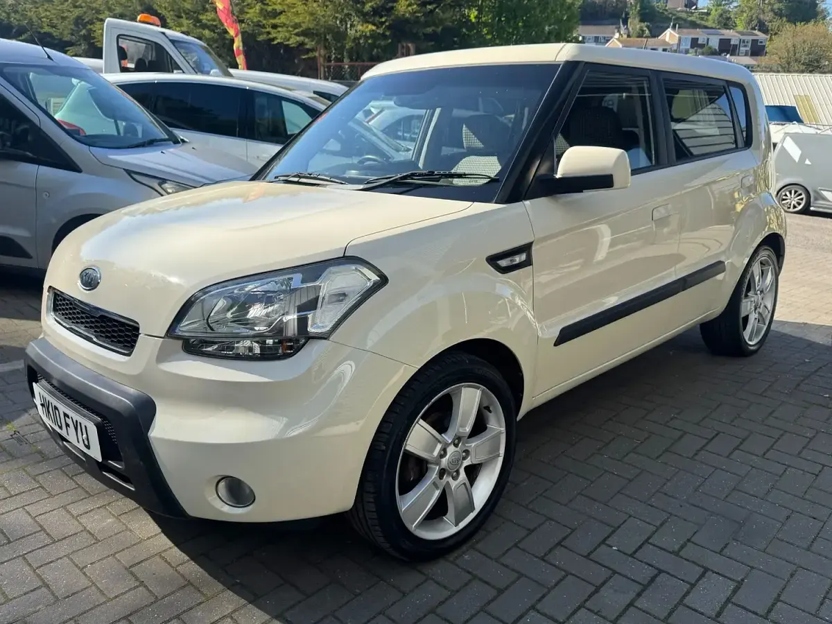 Used Kia Soul 126 HP (92 kW) 2010 Cream SUV