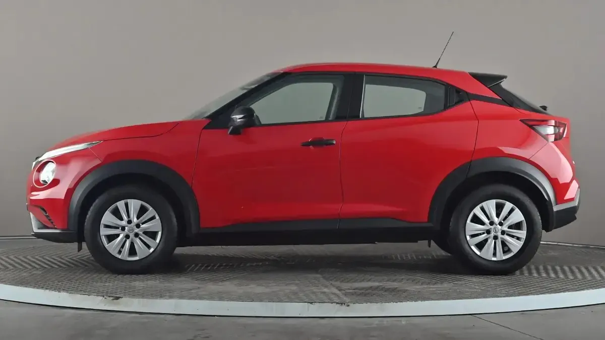 Usado Nissan Juke Visia 114 HP (83 kW) 2022 Vermelho SUV