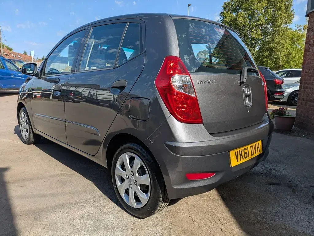 Used Hyundai i10 Classic 85 HP (62 kW) 2011 Grey Hatchback