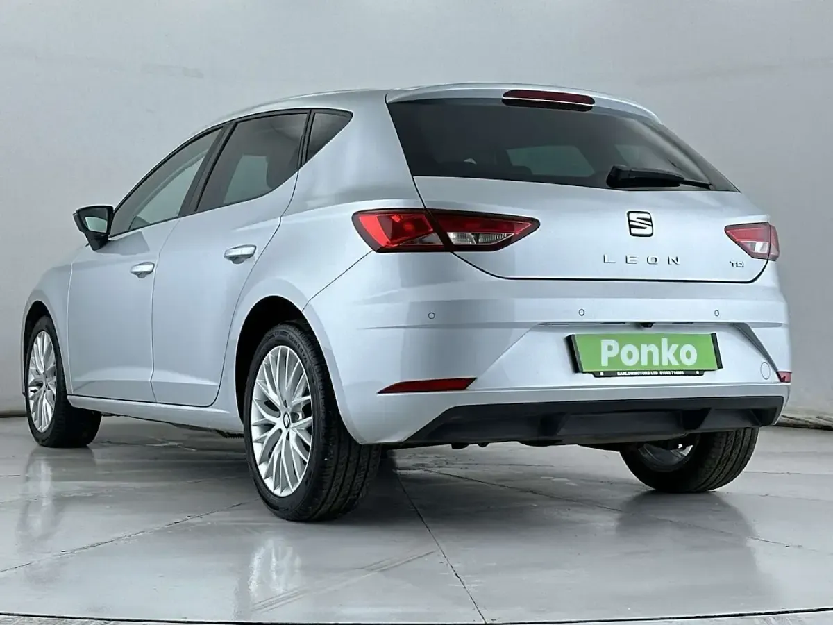 Used Seat Leon SE Dynamic 110 HP (80 kW) 2017 Silver Hatchback