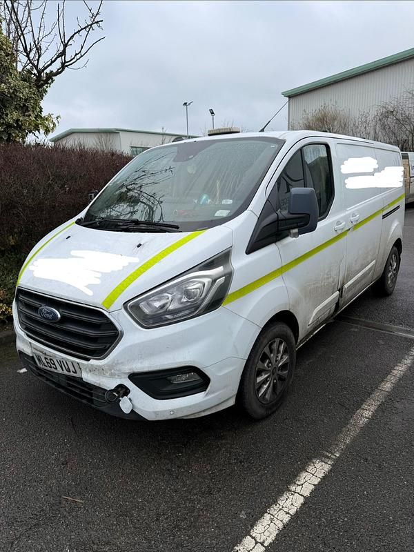 Used Ford Transit Custom Limited 130 HP (95 kW) 2019 White Van