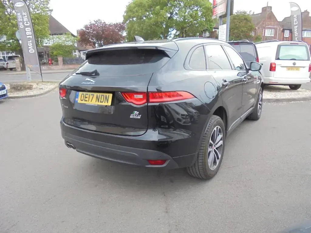 Używany Jaguar F-Pace R-Sport 180 KM (132 kW) 2017 Czarny SUV