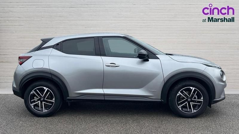 Used Nissan Juke N-Connecta 143 HP (105 kW) 2024 Silver SUV