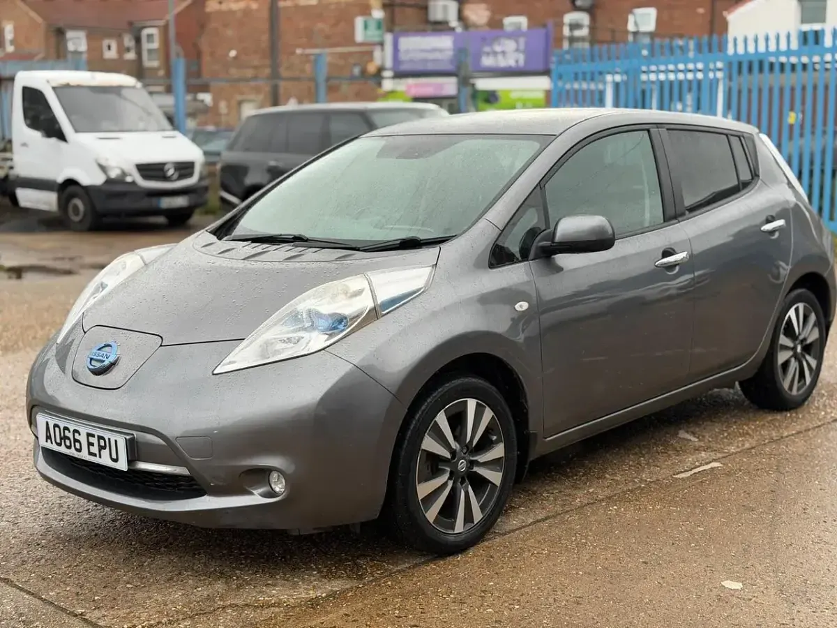 Used Nissan Leaf Tekna 80 kW (109 HP) 2016 Grey Hatchback