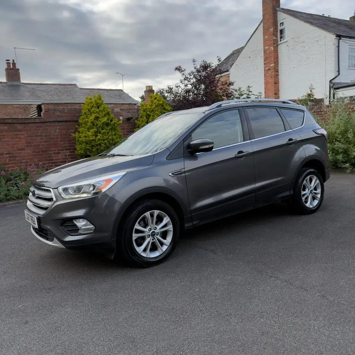 Used Ford Kuga Titanium 120 HP (88 kW) 2017 Grey SUV