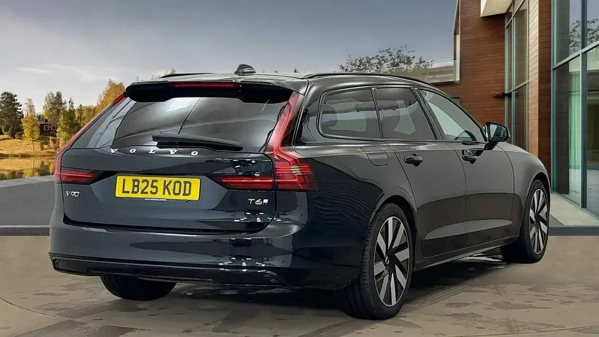 Second-hand Volvo V90 Plus 345 CP (253 kW) 2025 Negru Break