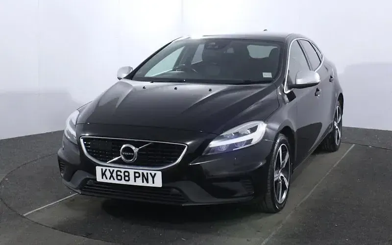Usado Volvo V40 R-Design 120 CV (88 kW) 2018 Negro Utilitario