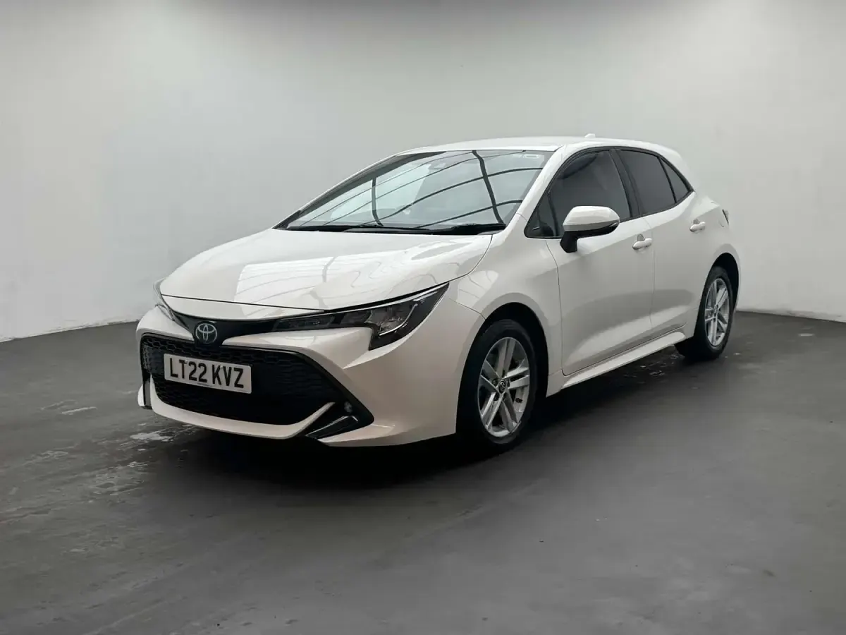 Used Toyota Corolla 120 HP (88 kW) 2022 White Hatchback