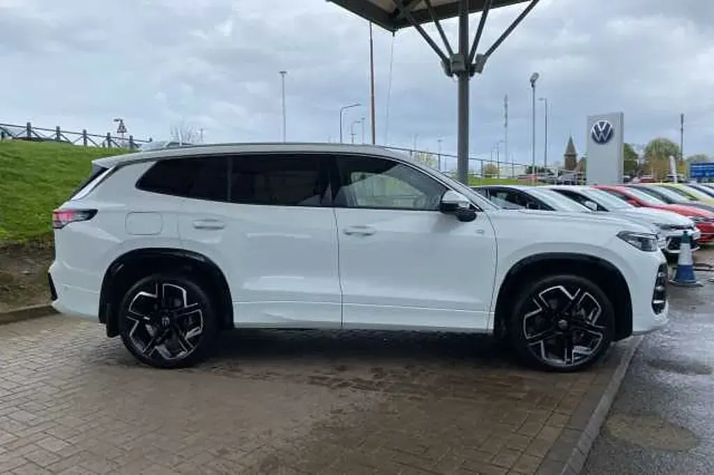 Usado VW Tayron R-line 150 HP (110 kW) 2025 Branco SUV