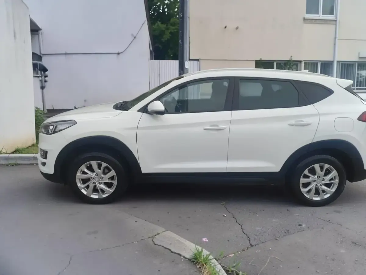 Used Hyundai Tucson SE 177 HP (130 kW) 2019 White SUV