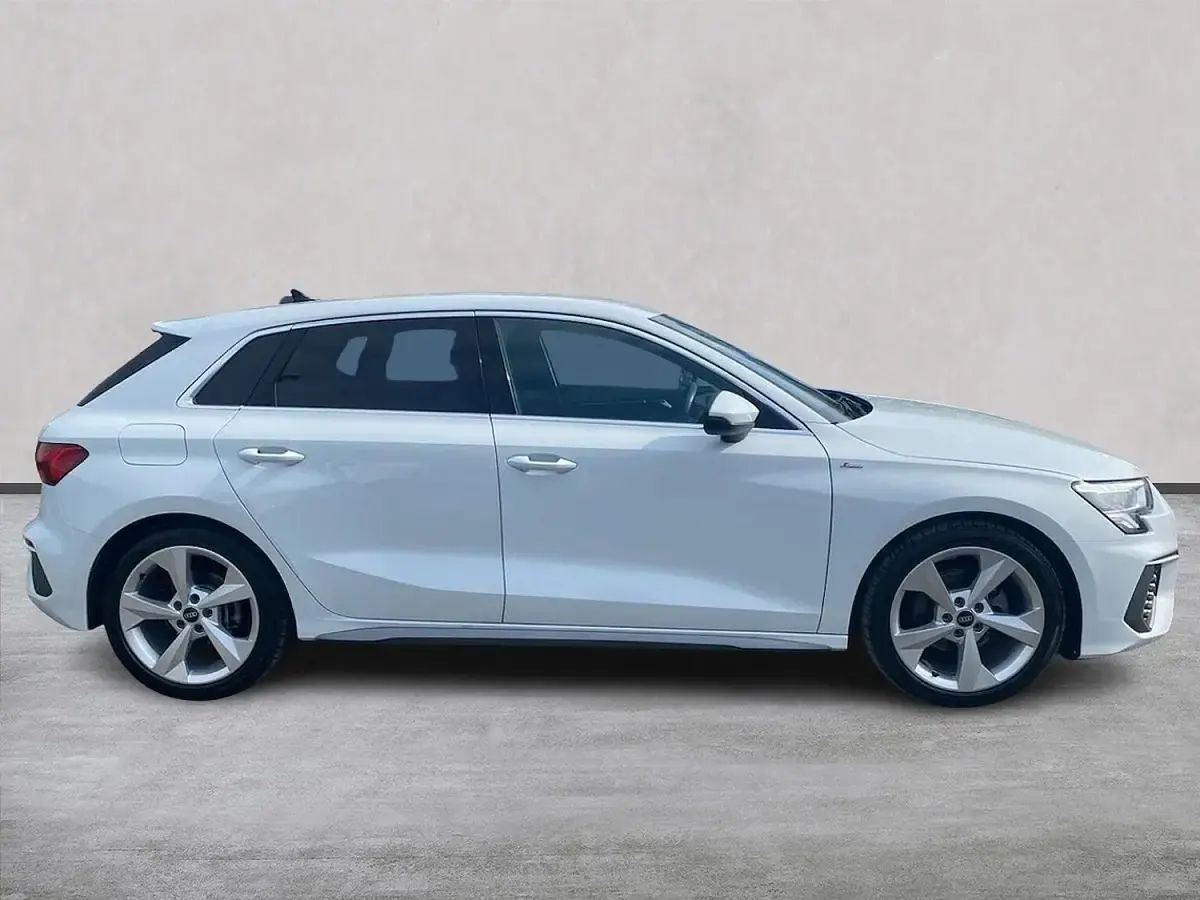 Used Audi A3 Sportback S-Line 150 HP (110 kW) 2022 White Hatchback
