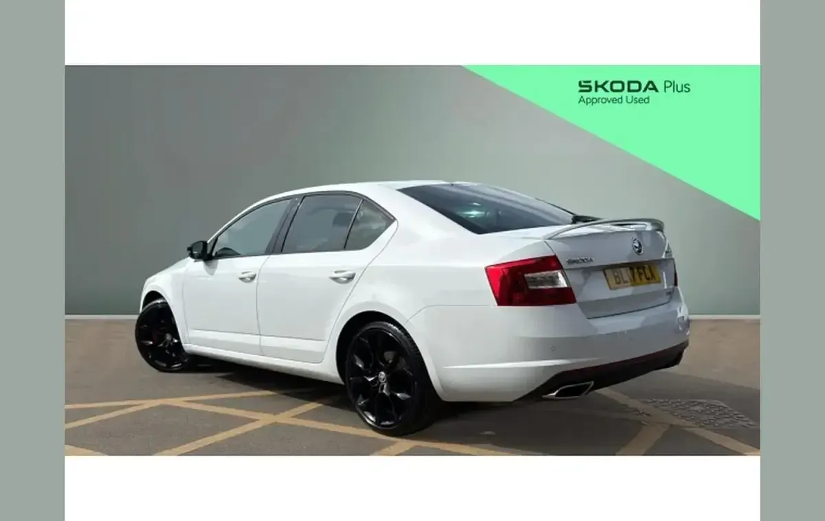 Używany Skoda Octavia vRS 184 KM (135 kW) 2017 Biały Hatchback