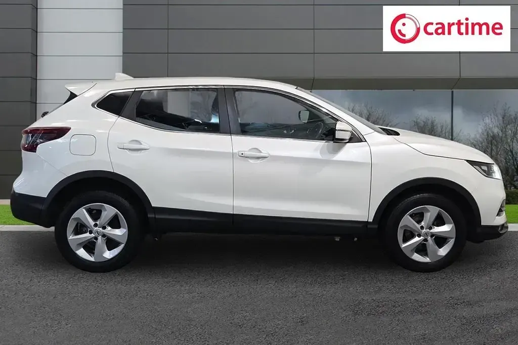 Used Nissan Qashqai Acenta Premium 160 HP (117 kW) 2021 White SUV