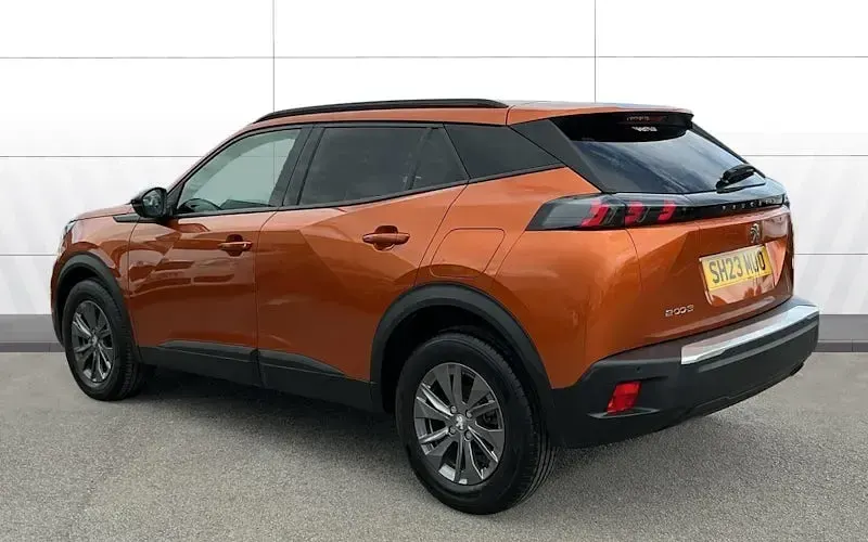 Used Peugeot 2008 Active+ 101 HP (74 kW) 2023 Orange SUV