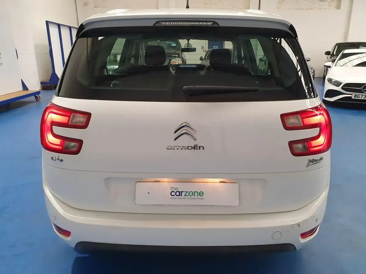 Used Citroën Grand C4 Picasso VTR Sport 115 HP (84 kW) 2014 White MPV