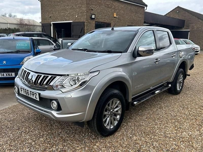 Usado Mitsubishi L200 178 HP (130 kW) 2017 Prateado Pickup