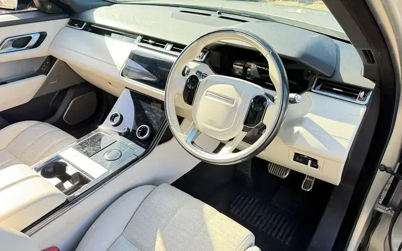 Used Land Rover Range Rover Velar HSE Dynamic 241 HP (177 kW) 2019 Silver SUV