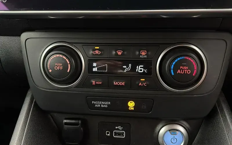 Used Nissan Leaf Acenta 110 kW (150 HP) 2022 Red Hatchback