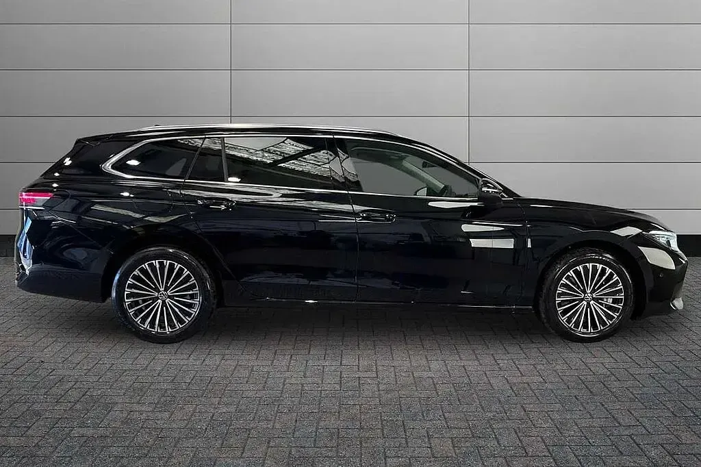 New VW Passat Elegance 204 HP (150 kW) 2026 Grenadilla black Estate