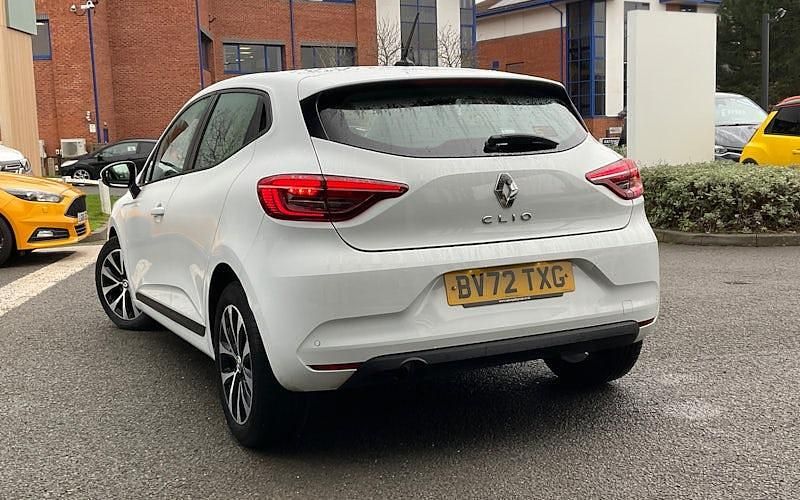 Used Renault Clio V Iconic 90 HP (66 kW) 2022 Hatchback