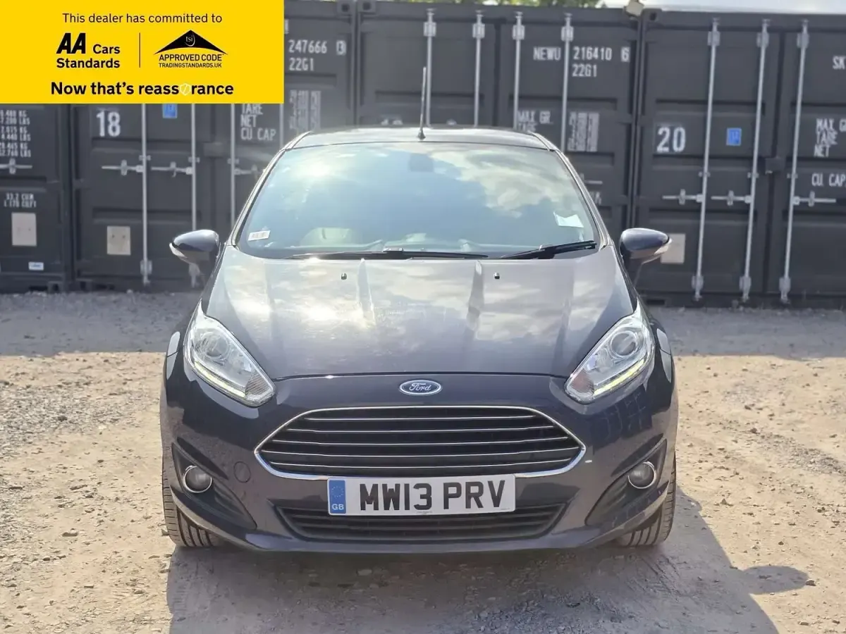 Used Ford Fiesta Titanium 125 HP (91 kW) 2013 Grey Hatchback