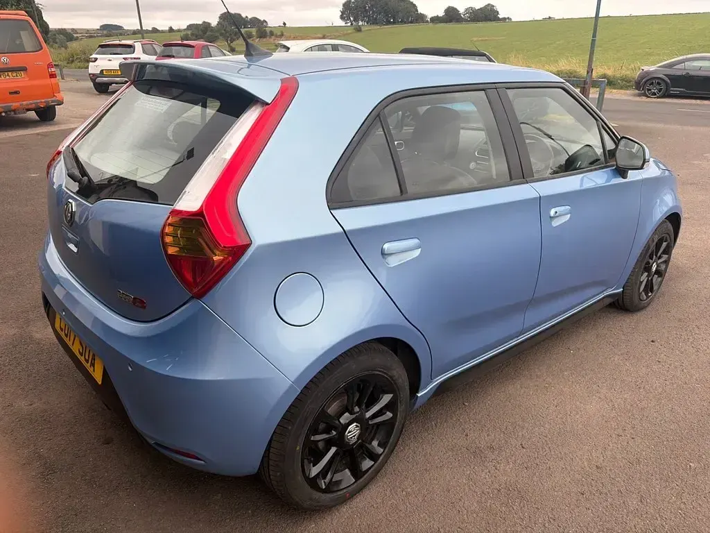 Used MG MG3 106 HP (77 kW) 2017 Blue Hatchback