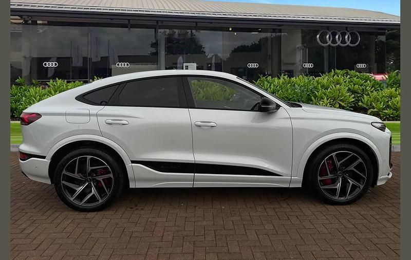 Used Audi SQ6 e-tron Advanced 359 kW (489 HP) 2025 White SUV