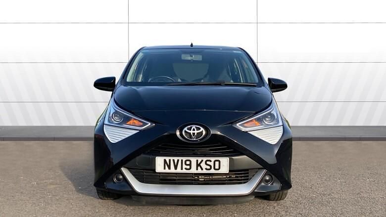 Used Toyota Aygo X-play 72 HP (52 kW) 2019 Black Hatchback