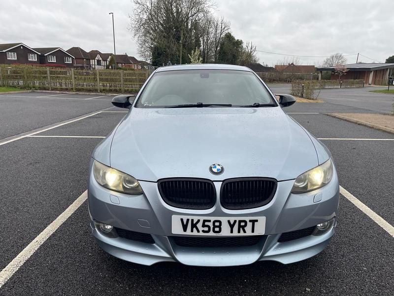 Begagnad BMW 320 2008 Blå Sportkupé