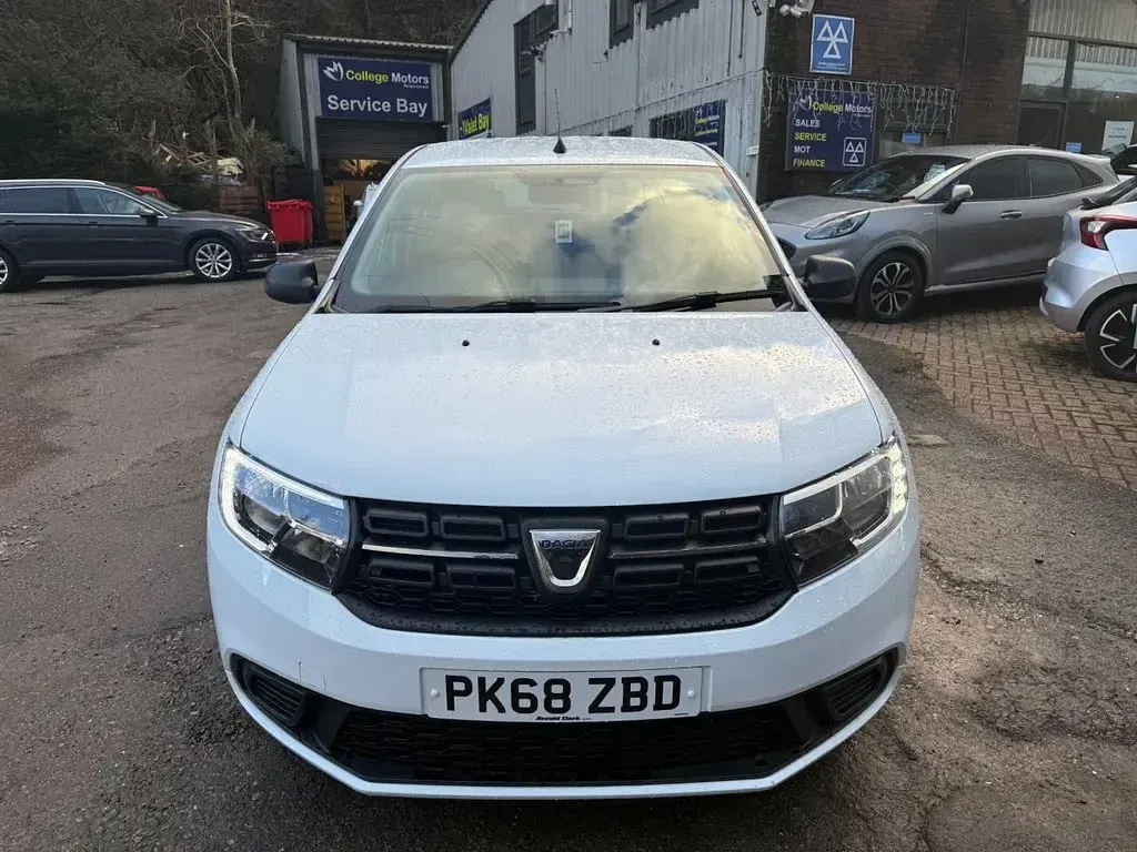 Used Dacia Sandero Essentiel 75 HP (55 kW) 2018 White Hatchback