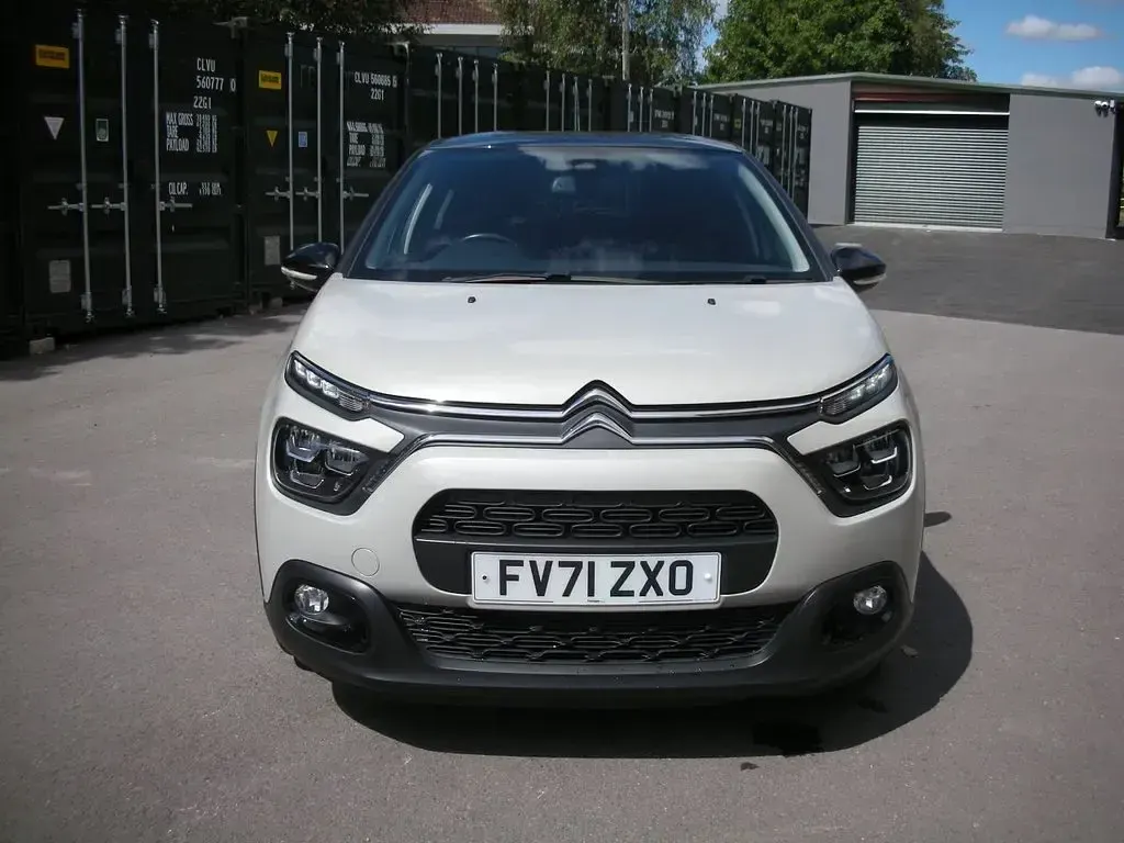 Used Citroën C3 Shine 100 HP (73 kW) 2022 Beige Hatchback