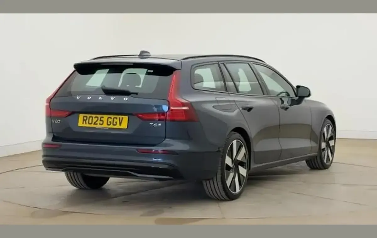 Used Volvo V60 Plus 345 HP (253 kW) 2025 Blue Estate