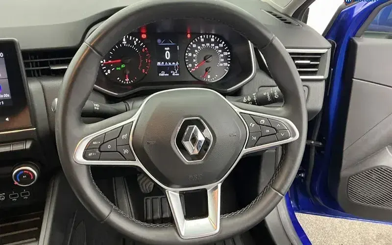 Used Renault Clio Iconic 90 HP (66 kW) 2021 Blue Hatchback