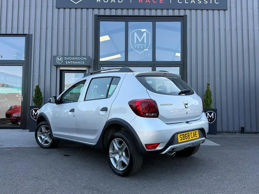 Used Dacia Sandero Essentiel 90 HP (66 kW) 2018 Silver Hatchback