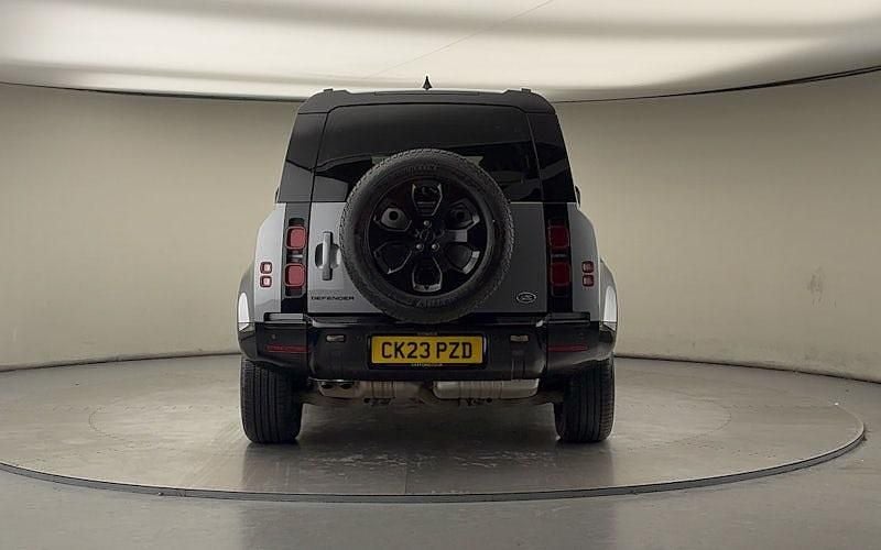 Used Land Rover Defender Dynamic 300 HP (220 kW) 2023 Eiger grey SUV