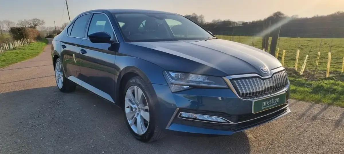 Usado Skoda Superb SE L 218 CV (160 kW) 2021 Azul Utilitario