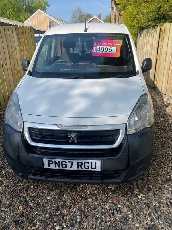 White Used 2017 Peugeot Partner MPV | £4,995 (Super price) - Image 1/4